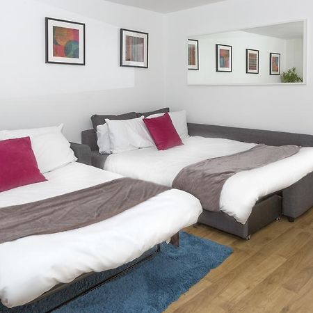 Quiet Riverside Apartment Londen Buitenkant foto
