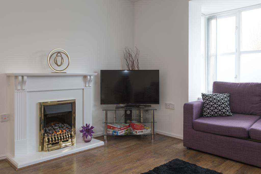 Quiet Riverside Apartment Londen Buitenkant foto