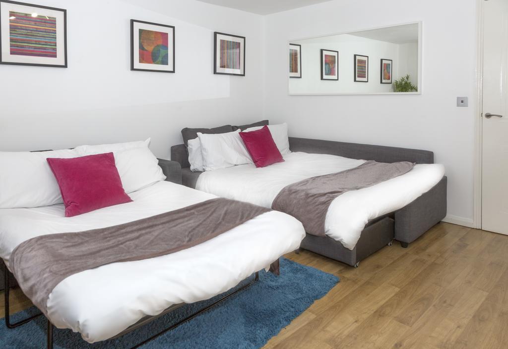 Quiet Riverside Apartment Londen Buitenkant foto