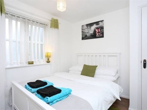 Quiet Riverside Apartment Londen Buitenkant foto