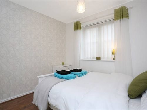 Quiet Riverside Apartment Londen Buitenkant foto
