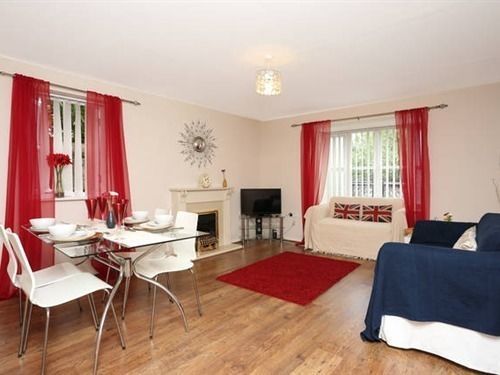 Quiet Riverside Apartment Londen Buitenkant foto